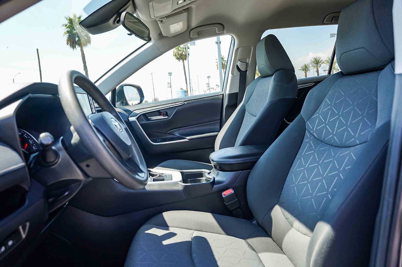 Used 2020 Toyota RAV4 XLE image 13