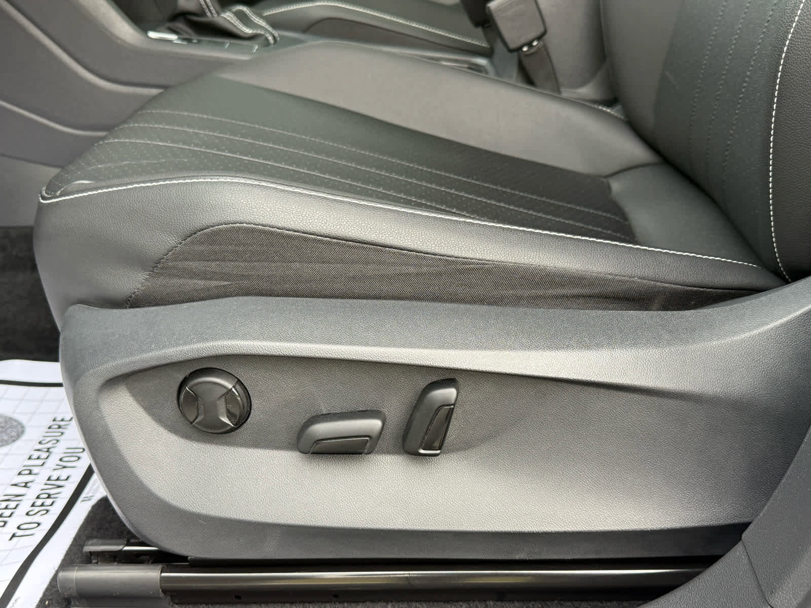 Used 2023 Volkswagen Tiguan SE image 12