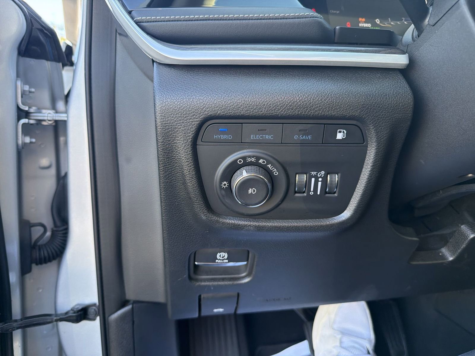 Used 2024 Jeep Grand Cherokee Limited 4xe image 17