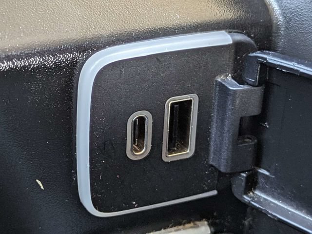 Used 2023 Chrysler Pacifica Limited FWD image 28
