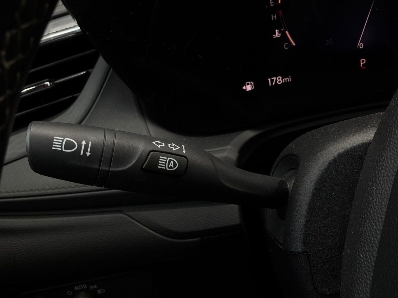 Used 2025 Buick Encore GX Preferred AWD/4WD image 34