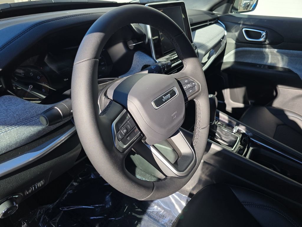 New 2026 Jeep Compass Latitude image 16