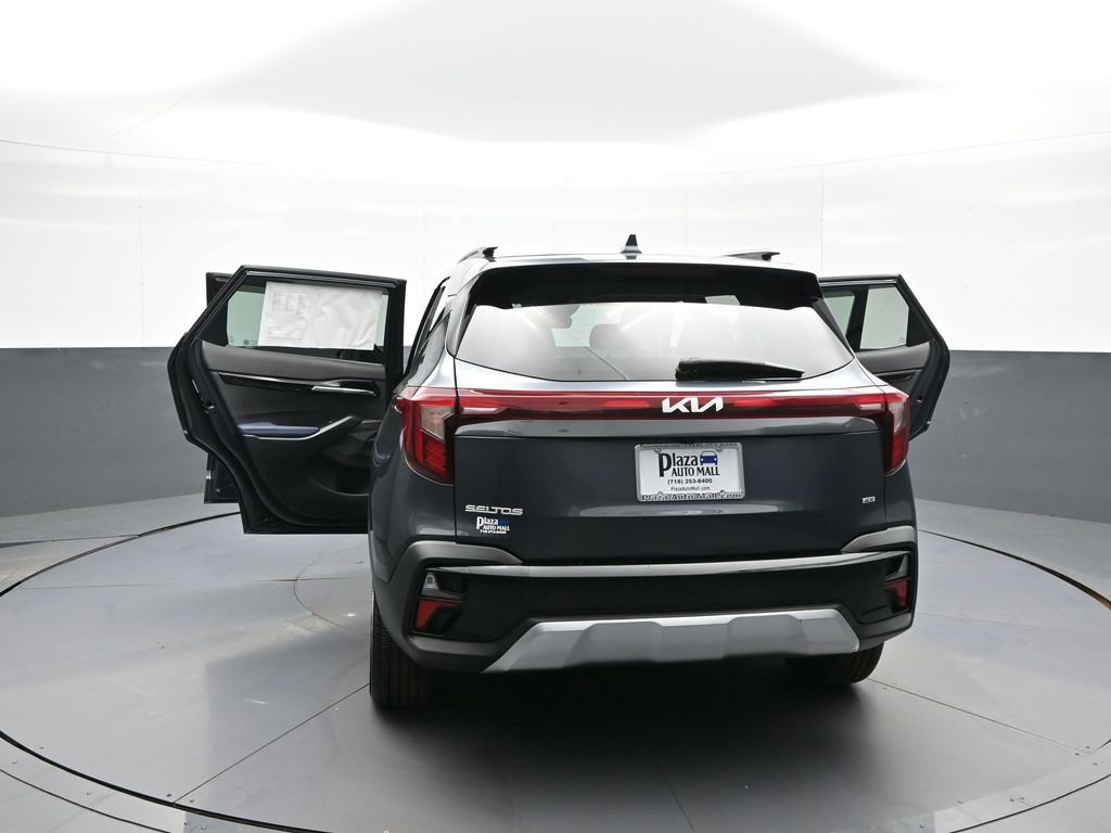 Used 2025 Kia Seltos S AWD/4WD image 46