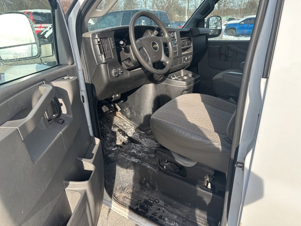 Used 2017 Chevrolet Express 2500 image 15