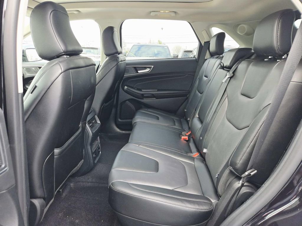 Used 2022 Ford Edge Titanium image 13