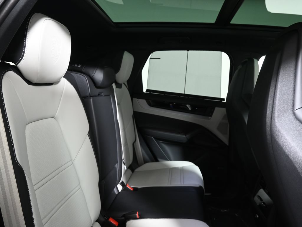 Used 2026 Porsche Cayenne E-Hybrid AWD/4WD image 40