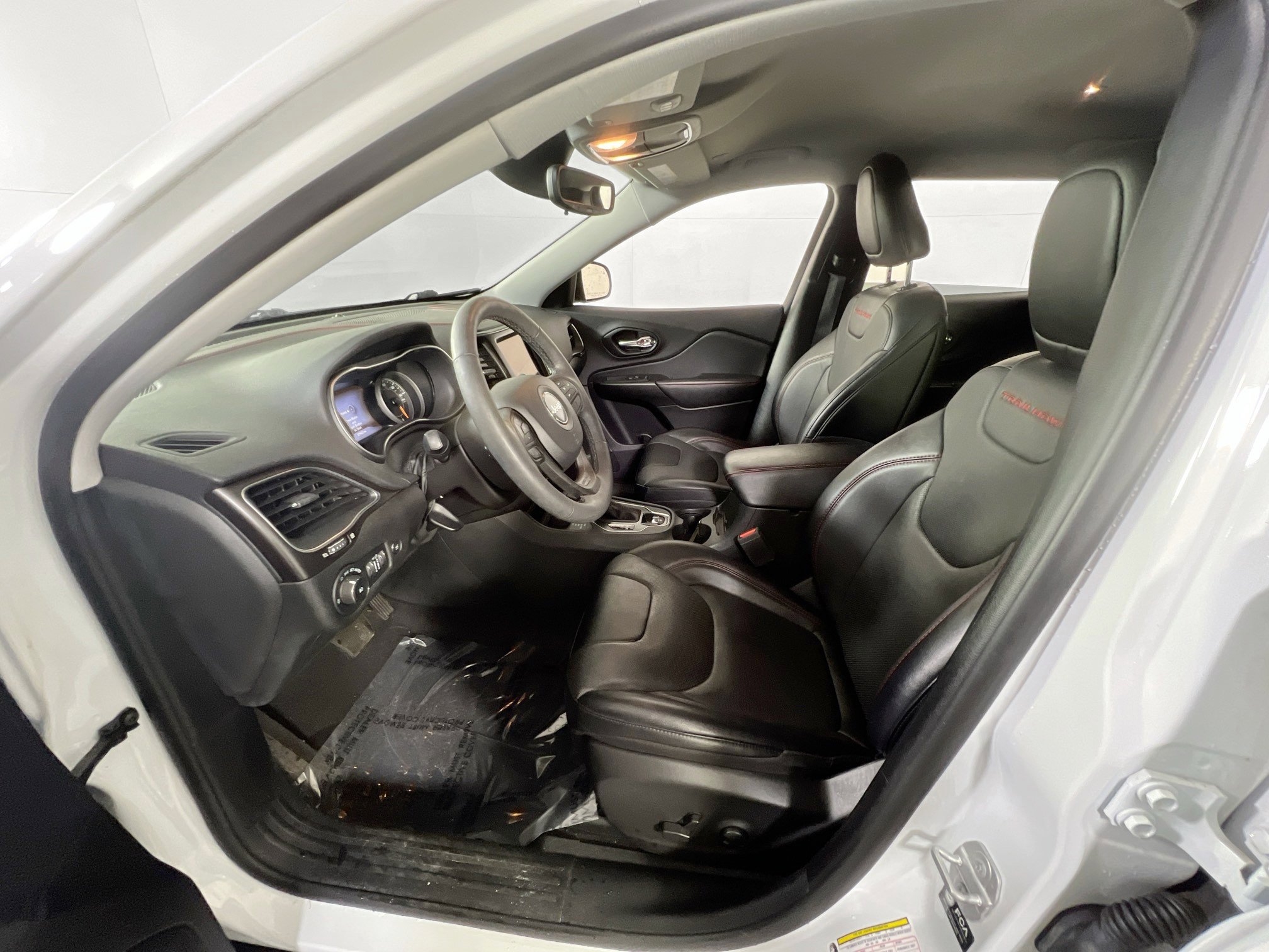 Used 2022 Jeep Cherokee Trailhawk w/ Premium Leather Package image 20