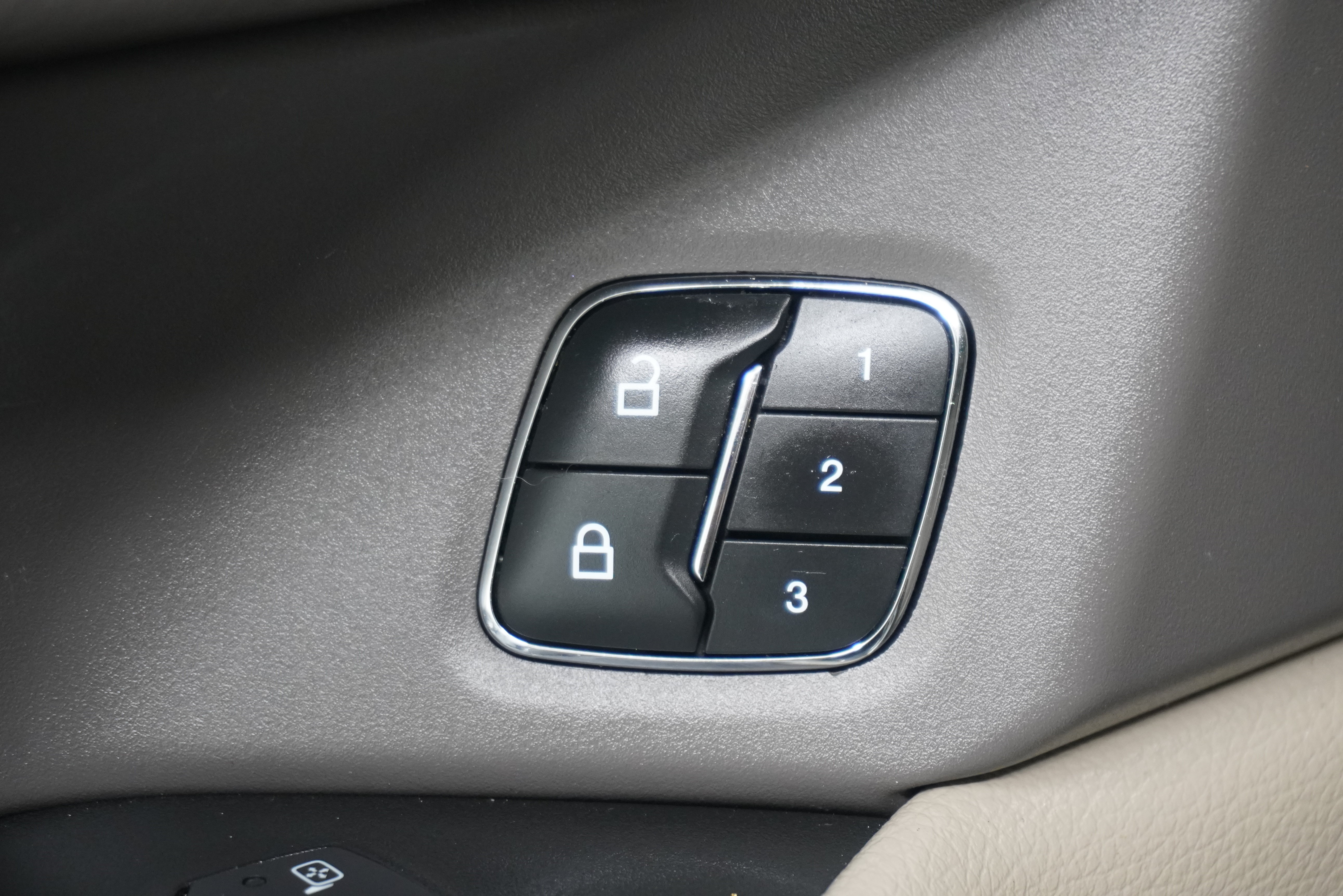 Used 2020 Ford Expedition Max Limited RWD image 17