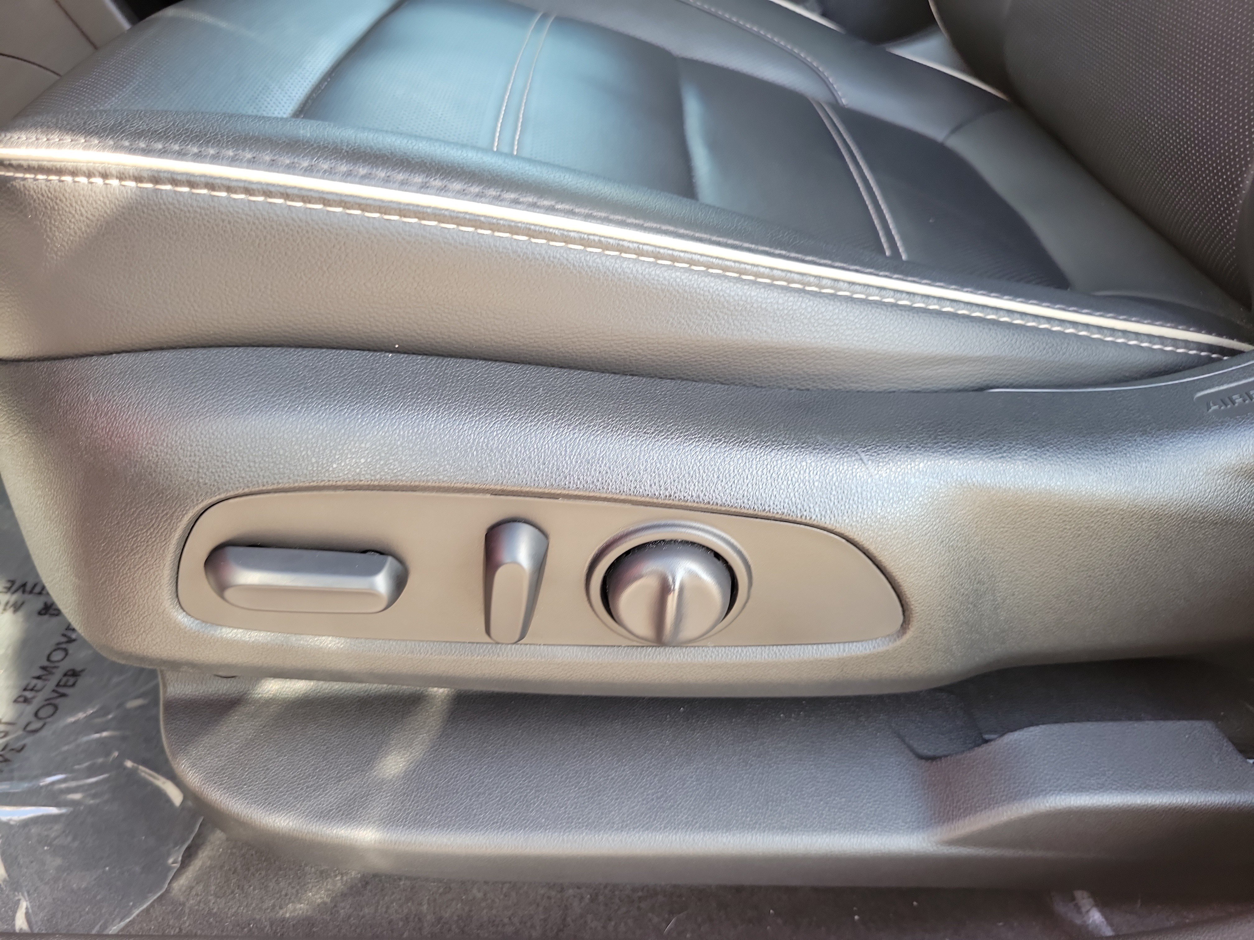 Used 2020 GMC Acadia Denali w/ Technology Package FWD image 13