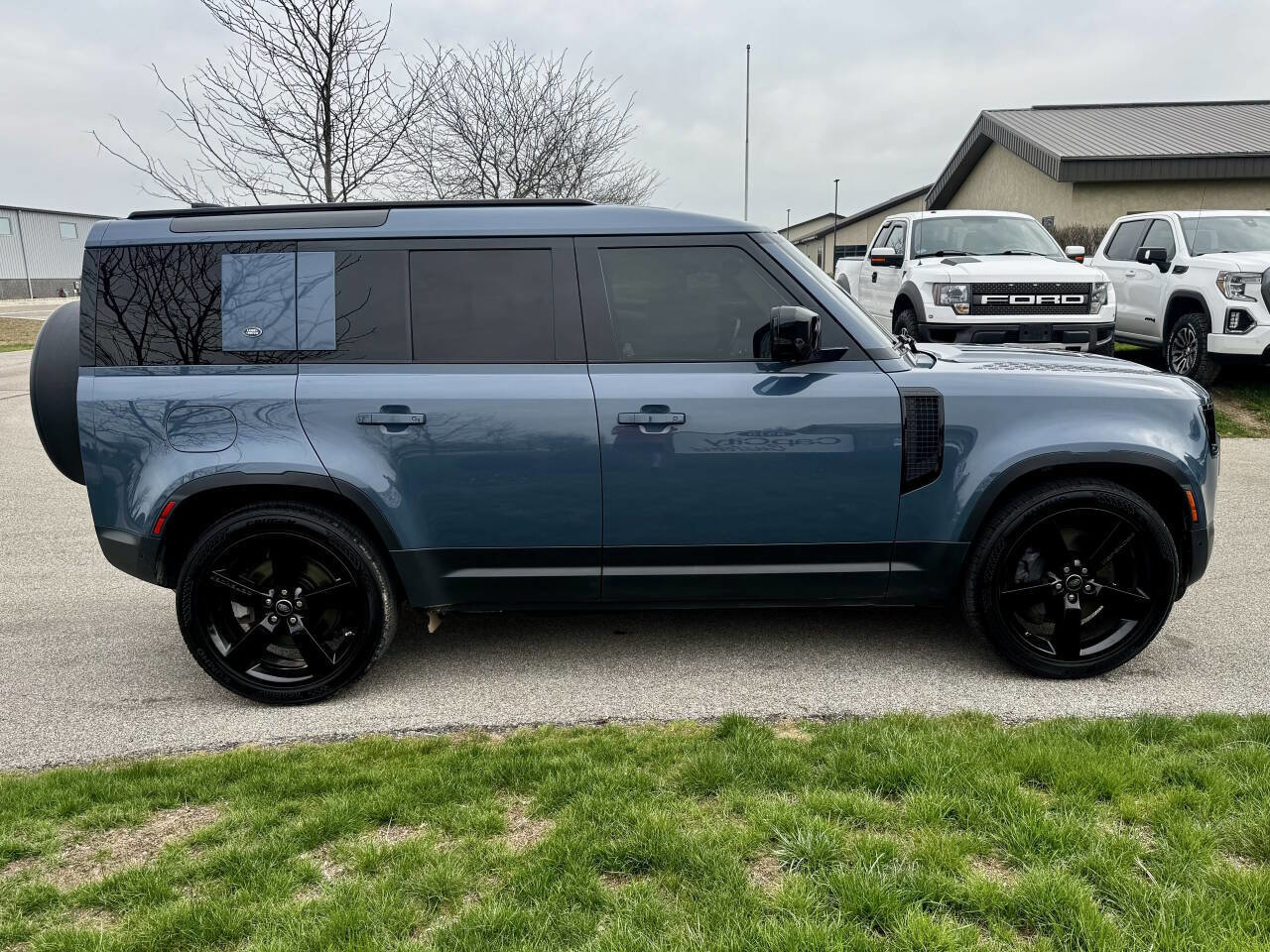 Used 2020 Land Rover Defender 110 SE image 5