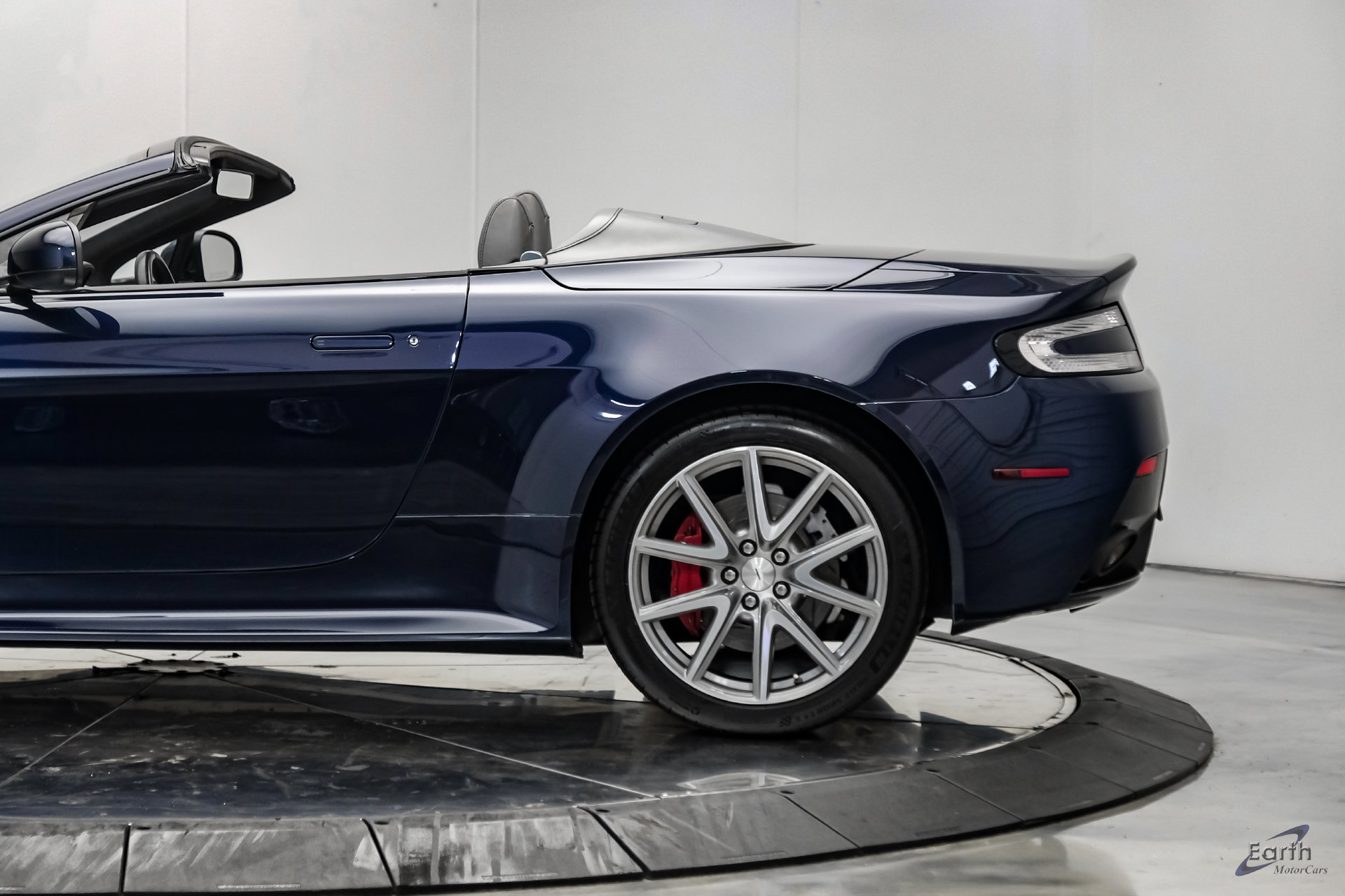 Used 2015 Aston Martin V8 Vantage GT RWD image 12
