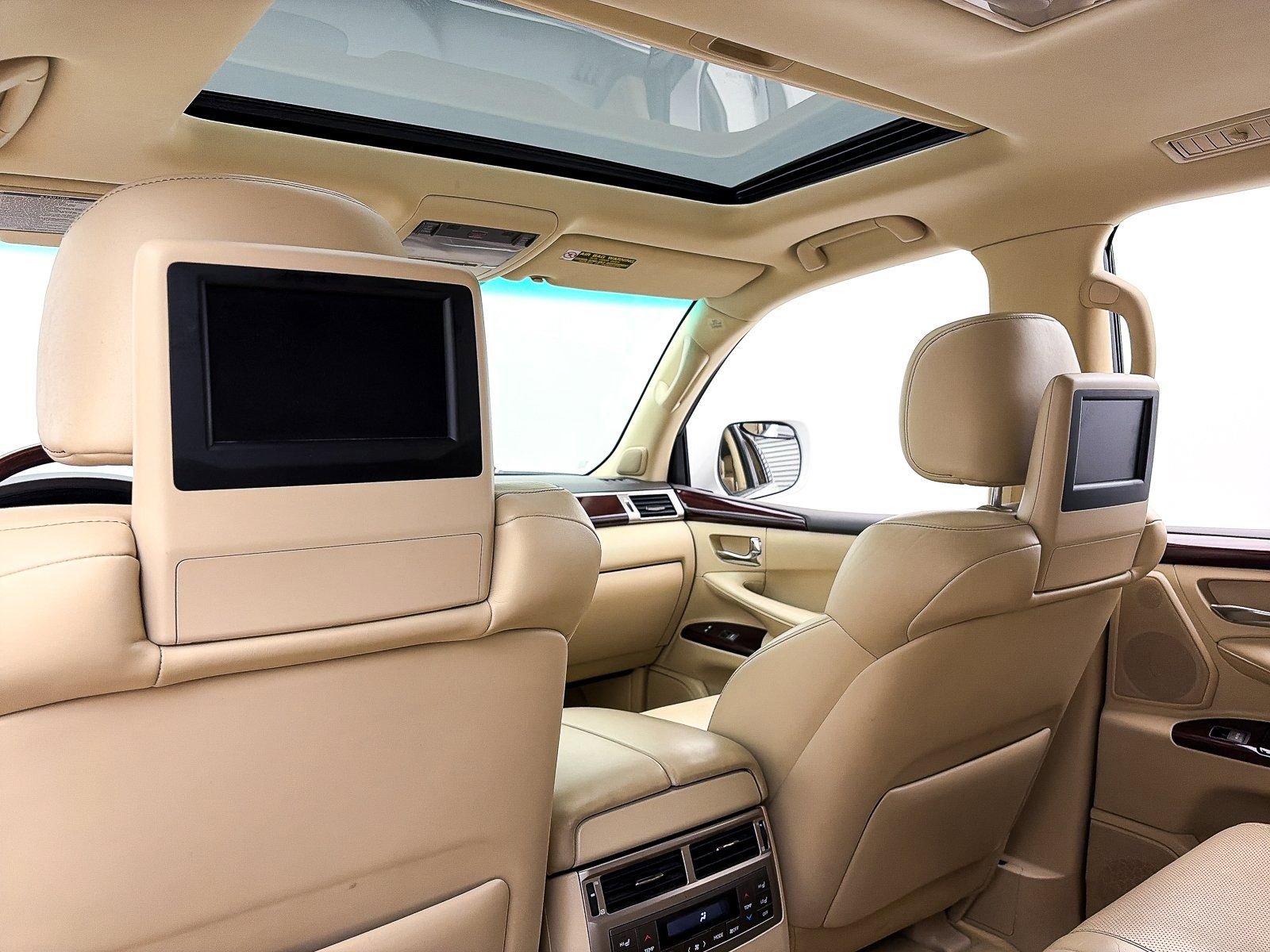 Used 2013 Lexus LX 570 4WD w/ Luxury Pkg w/Pre-crash image 34