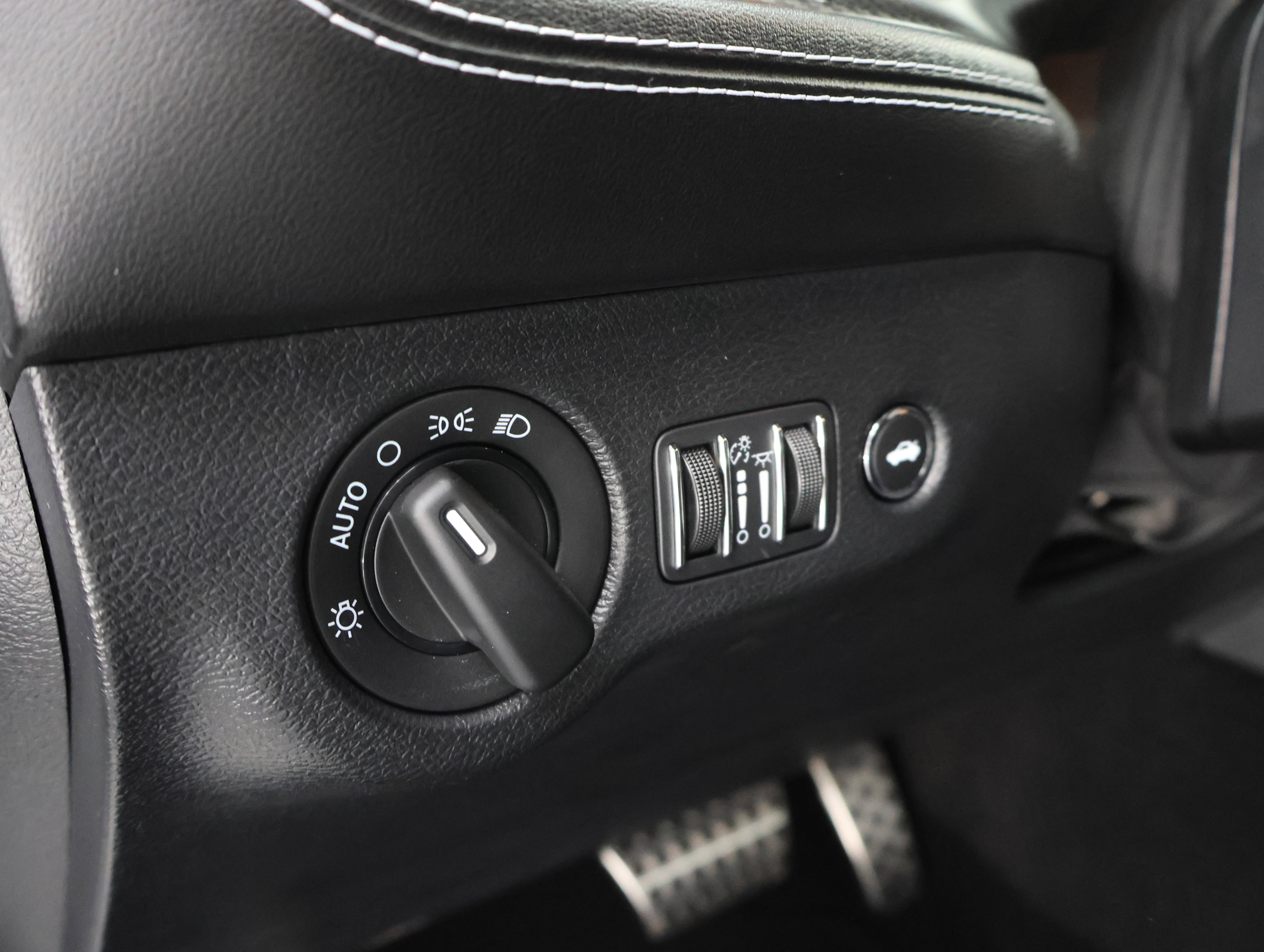 Used 2020 Dodge Challenger SRT Hellcat image 40