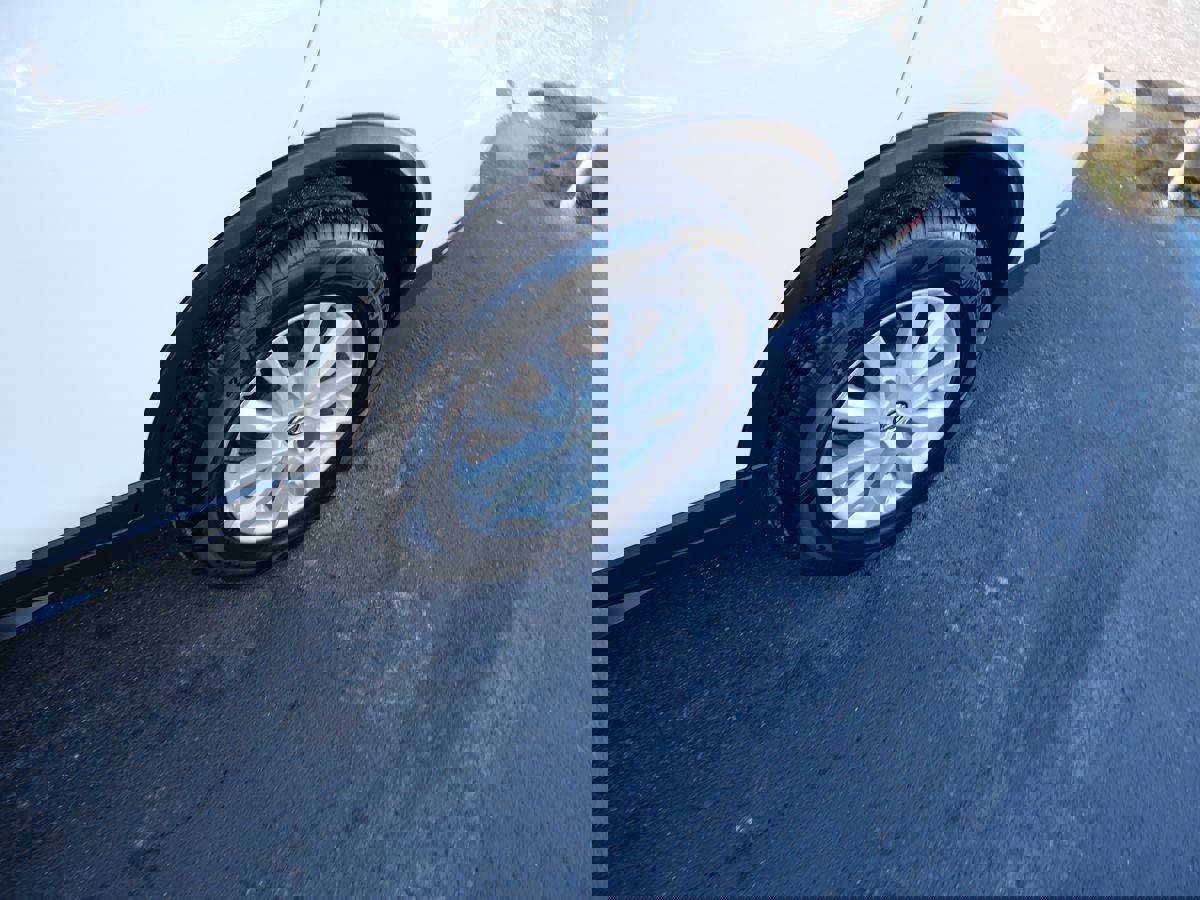 Used 2019 Nissan Rogue SV image 36