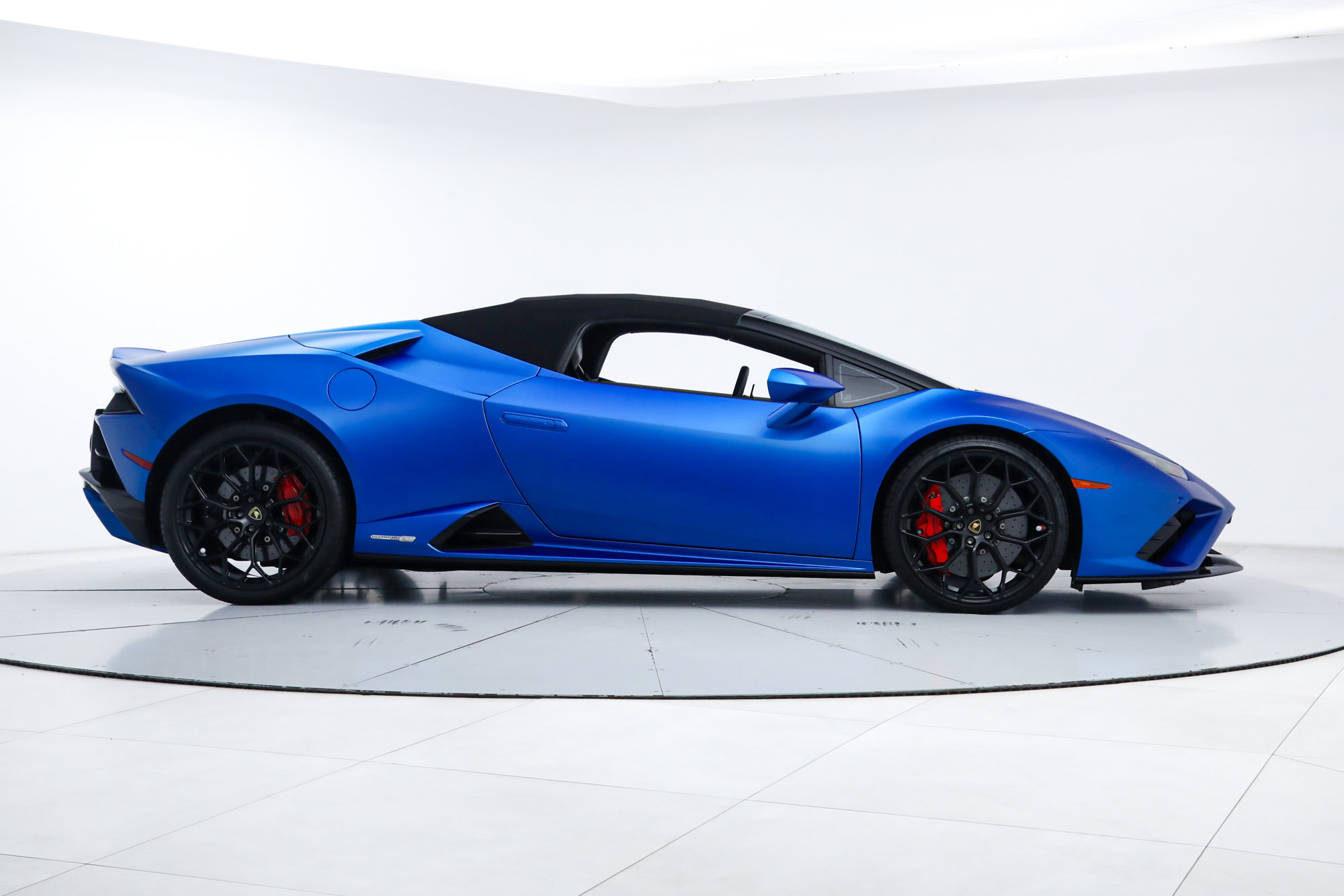 Used 2021 Lamborghini Huracan EVO RWD image 8