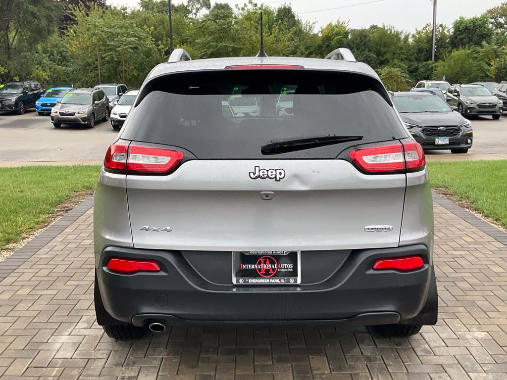 Used 2017 Jeep Cherokee Latitude w/ Cold Weather Group AWD/4WD image 7