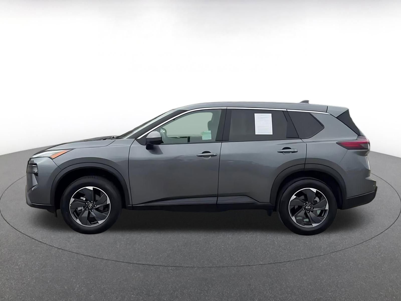 Used 2025 Nissan Rogue SV image 9