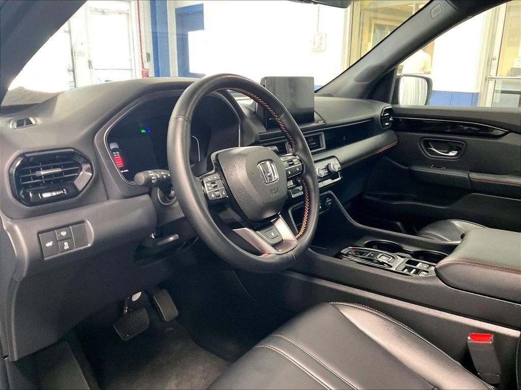 Used 2025 Honda Pilot TrailSport image 8