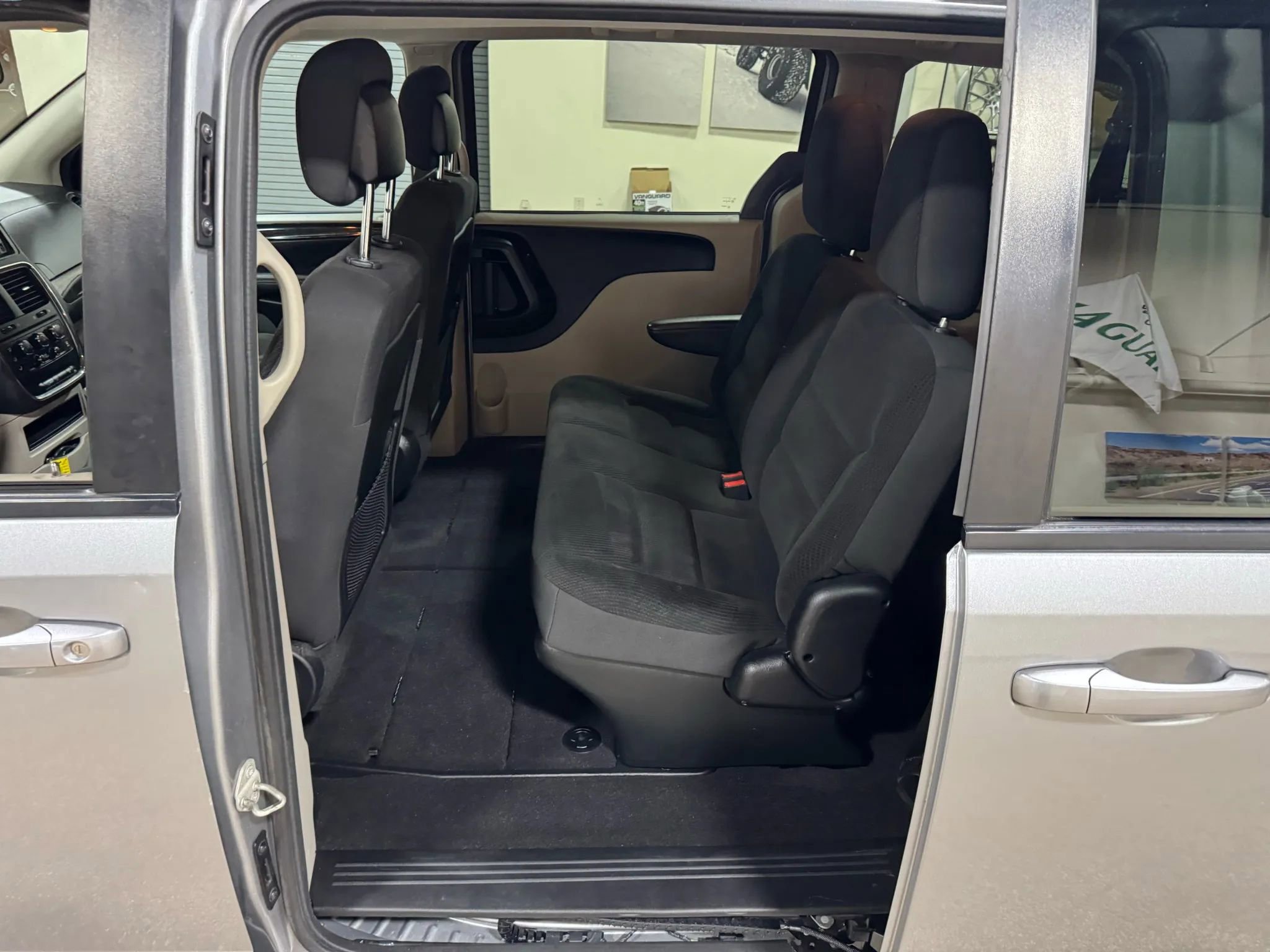 Used 2018 Dodge Grand Caravan SE image 28