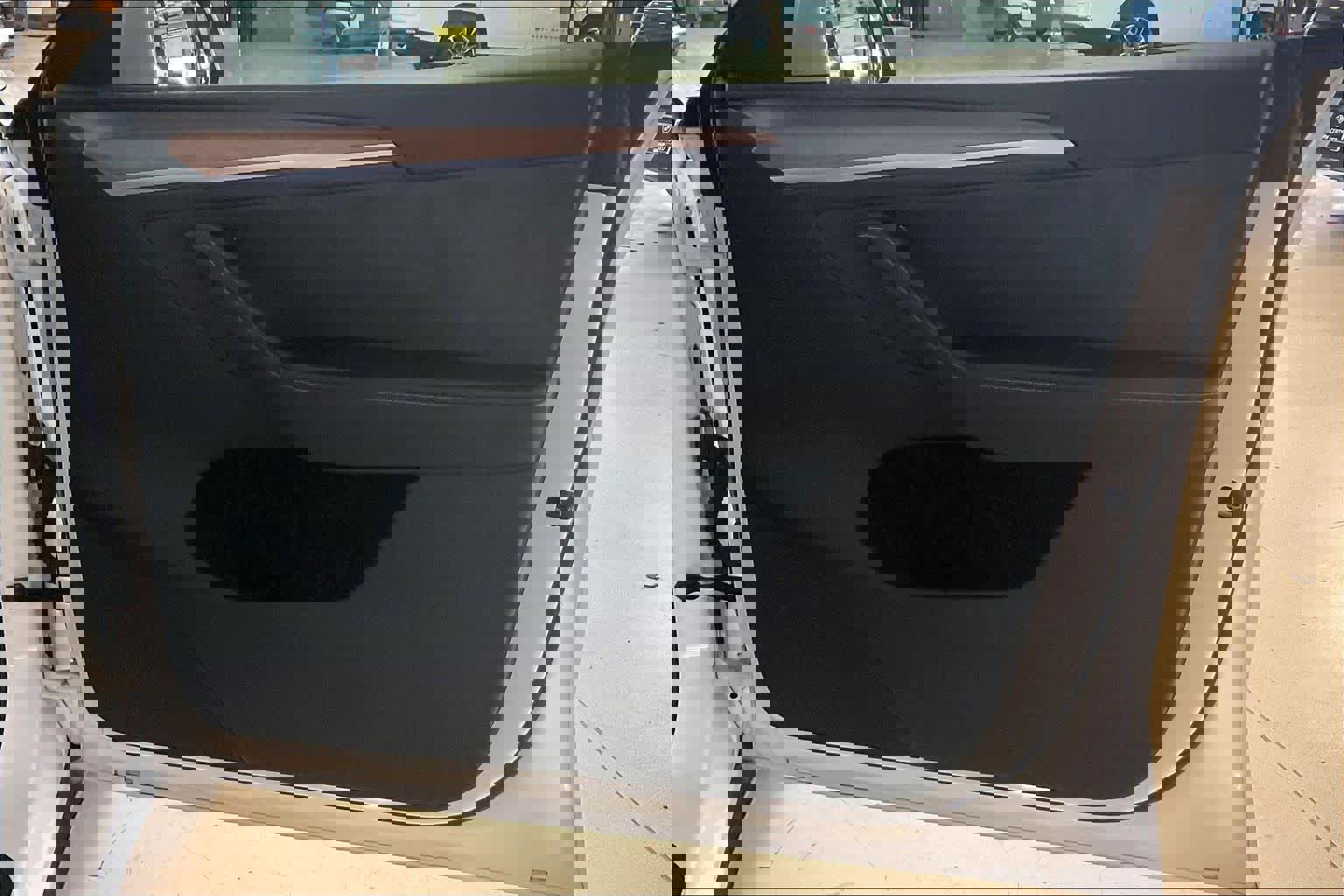 Used 2024 Tesla Model Y Performance image 19