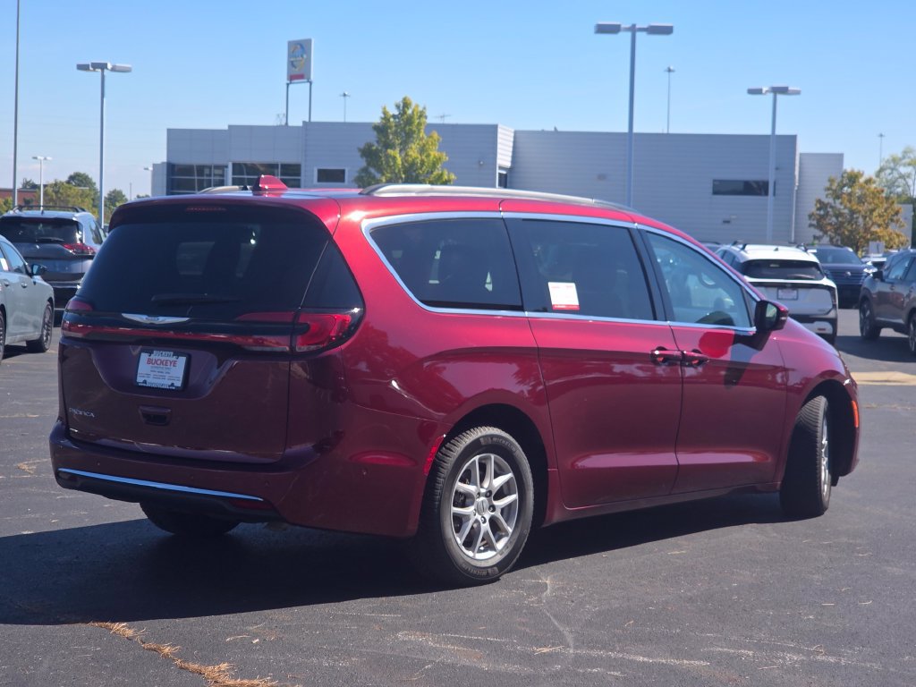 Used 2022 Chrysler Pacifica Touring-L w/ Uconnect Theater Family Group FWD image 23