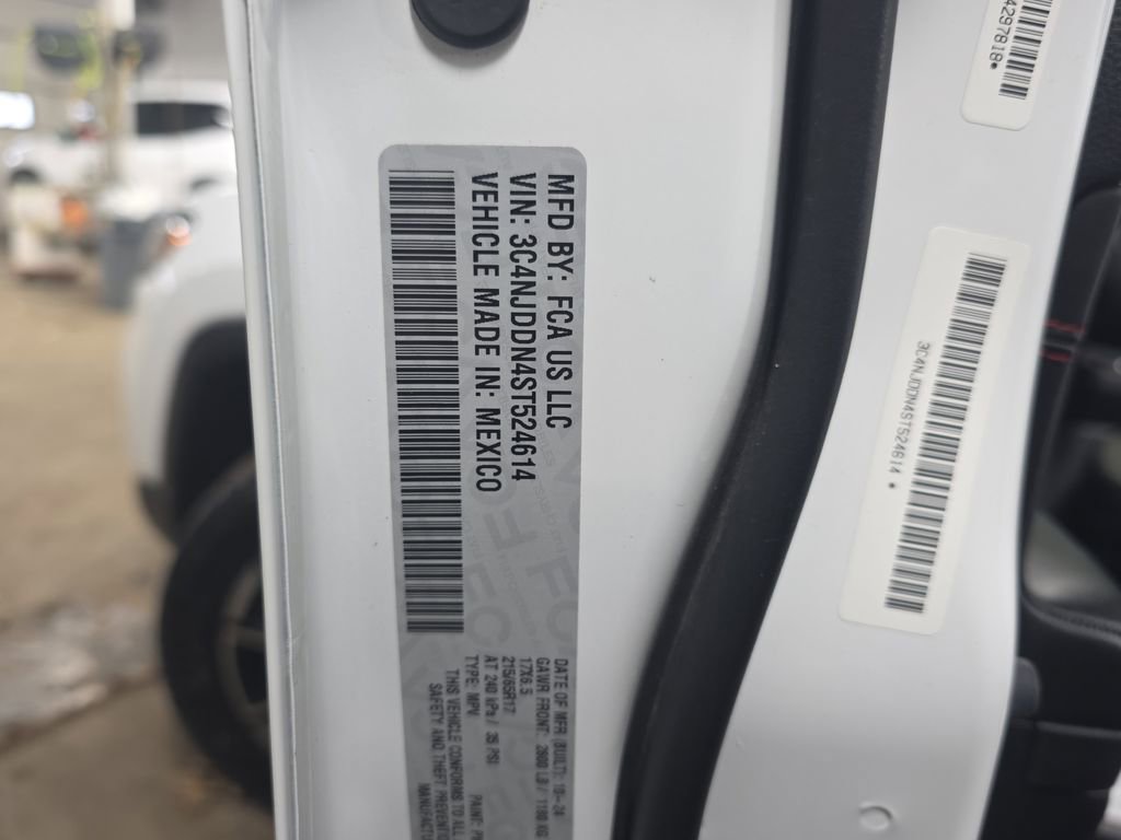 Used 2025 Jeep Compass Trailhawk image 34