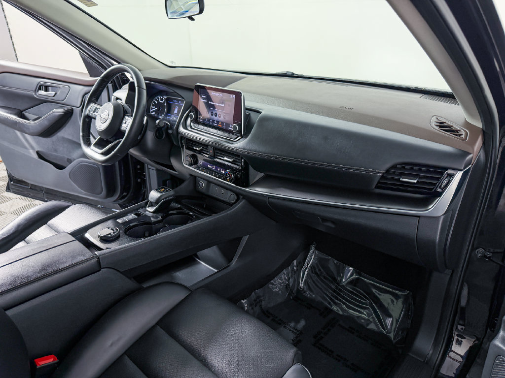Certified 2022 Nissan Rogue SV w/ SV Premium Package AWD/4WD image 15
