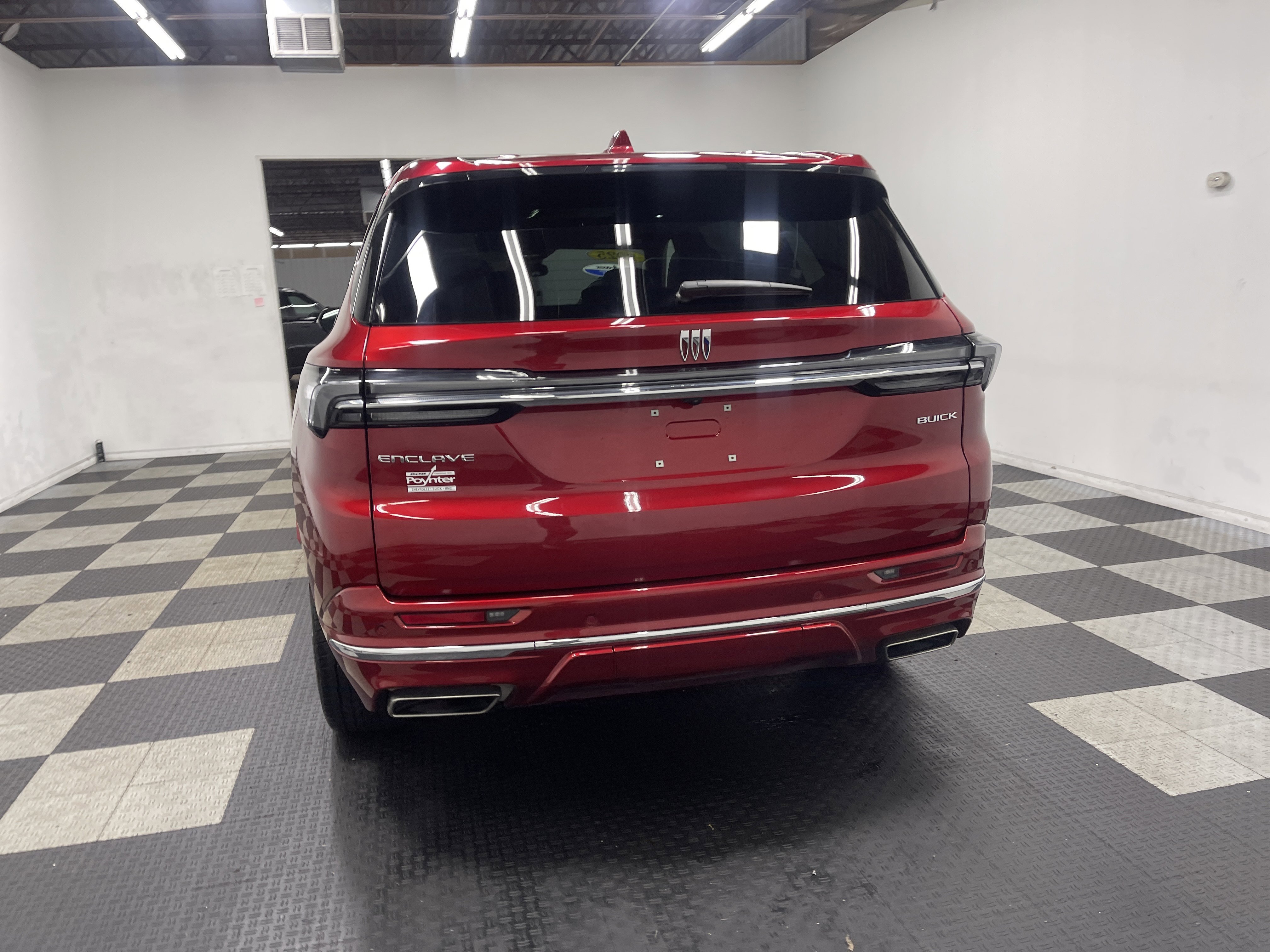 Used 2025 Buick Enclave Avenir FWD image 3