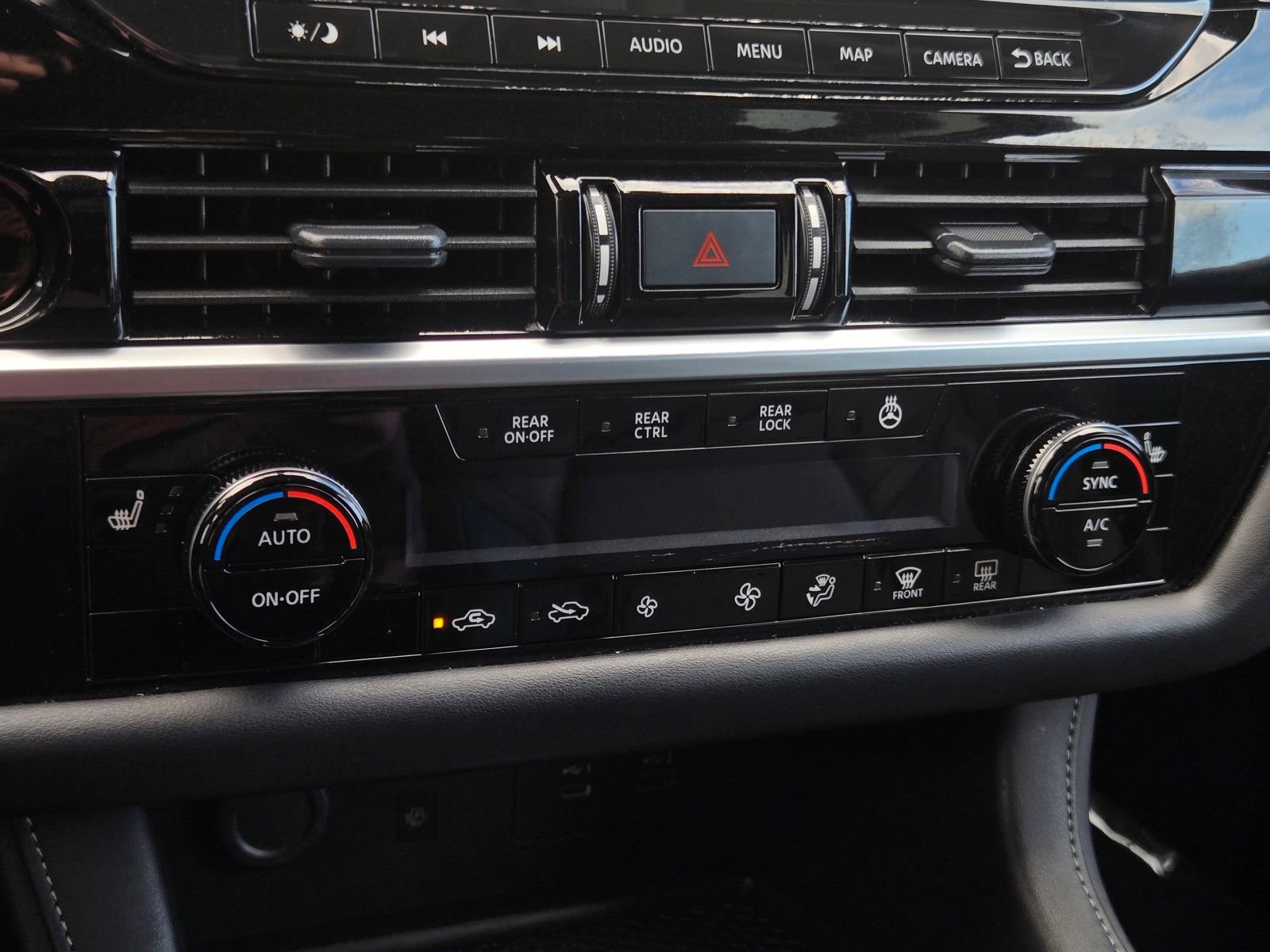 Used 2025 Nissan Pathfinder SL FWD image 18