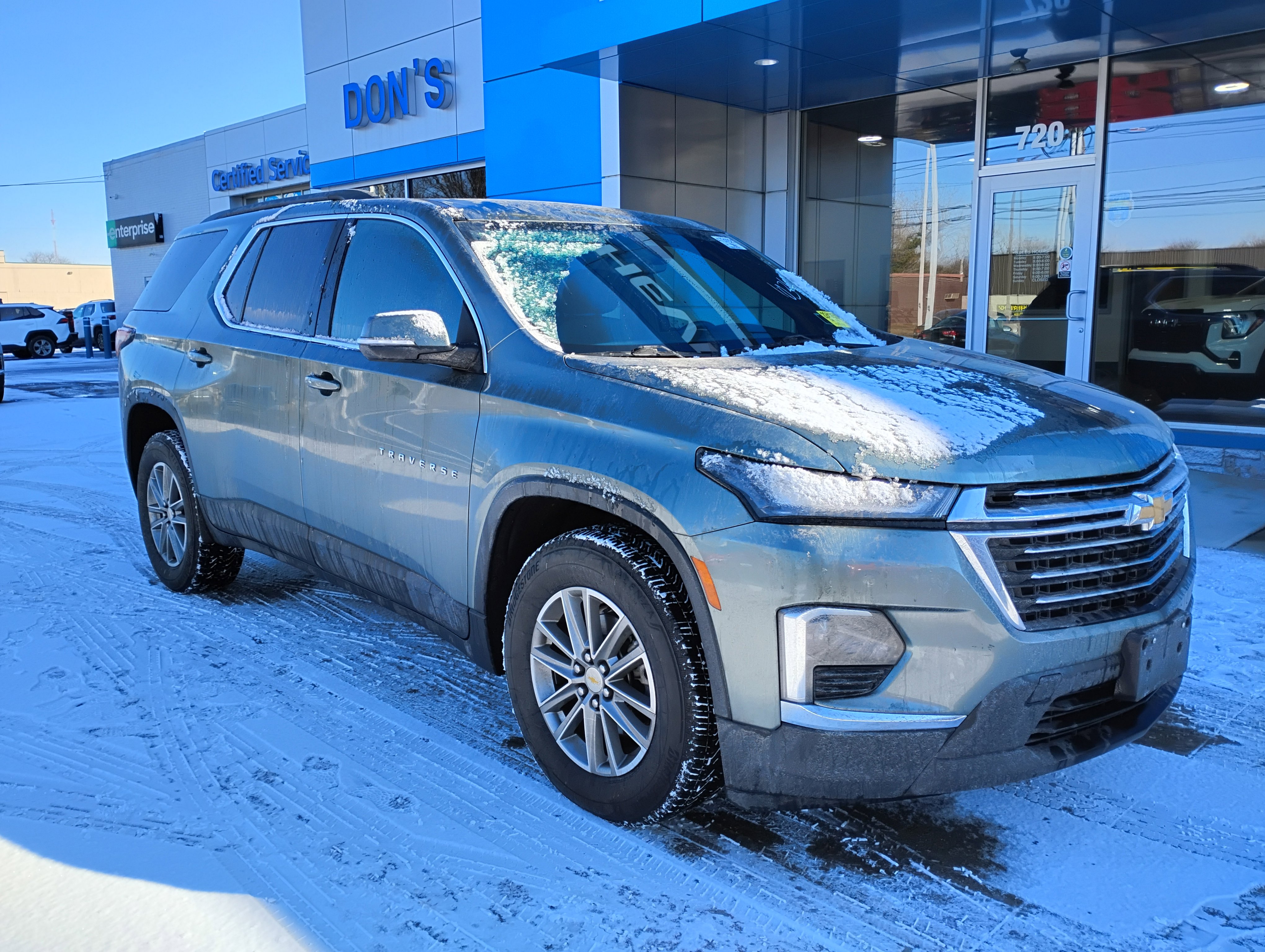 Used 2023 Chevrolet Traverse LT image 3