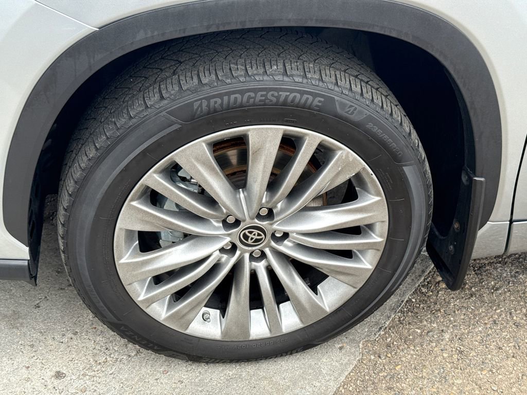 Used 2022 Toyota Highlander Platinum image 7