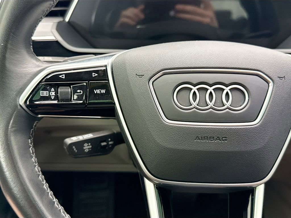 Used 2024 Audi Q8 e-tron Prestige image 11