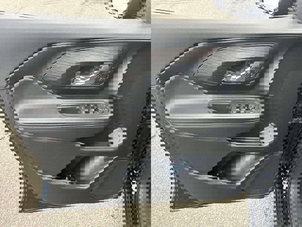 Used 2024 GMC Terrain SLE image 16