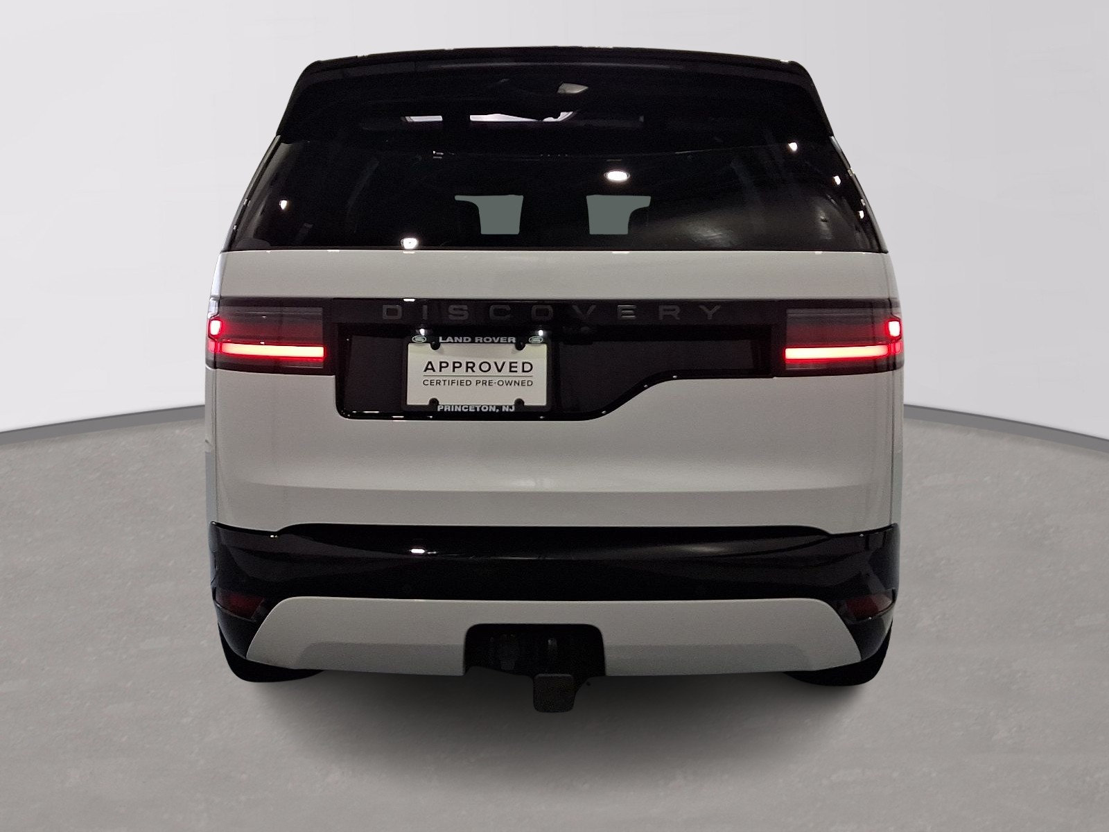 Certified 2025 Land Rover Discovery Dynamic SE AWD/4WD image 5