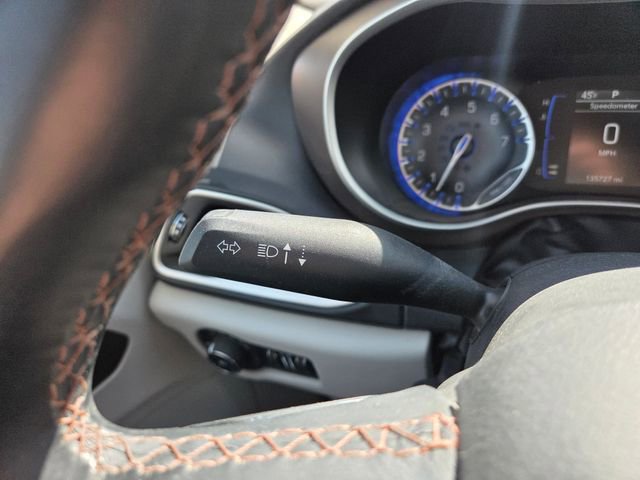 Used 2018 Chrysler Pacifica Touring-L FWD image 21