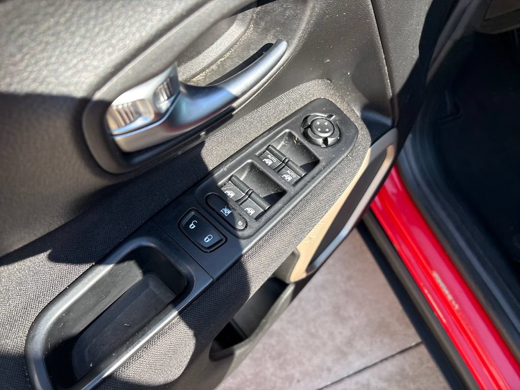 Used 2017 Jeep Renegade Latitude AWD/4WD image 11