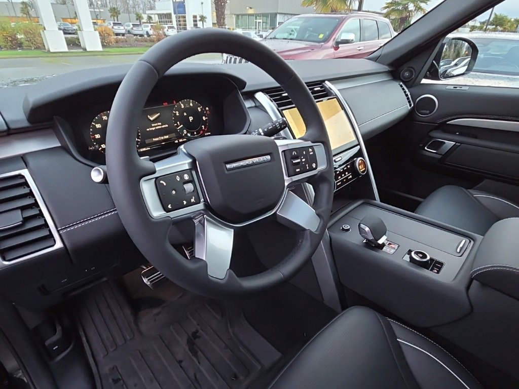 Certified 2024 Land Rover Discovery Dynamic SE image 12