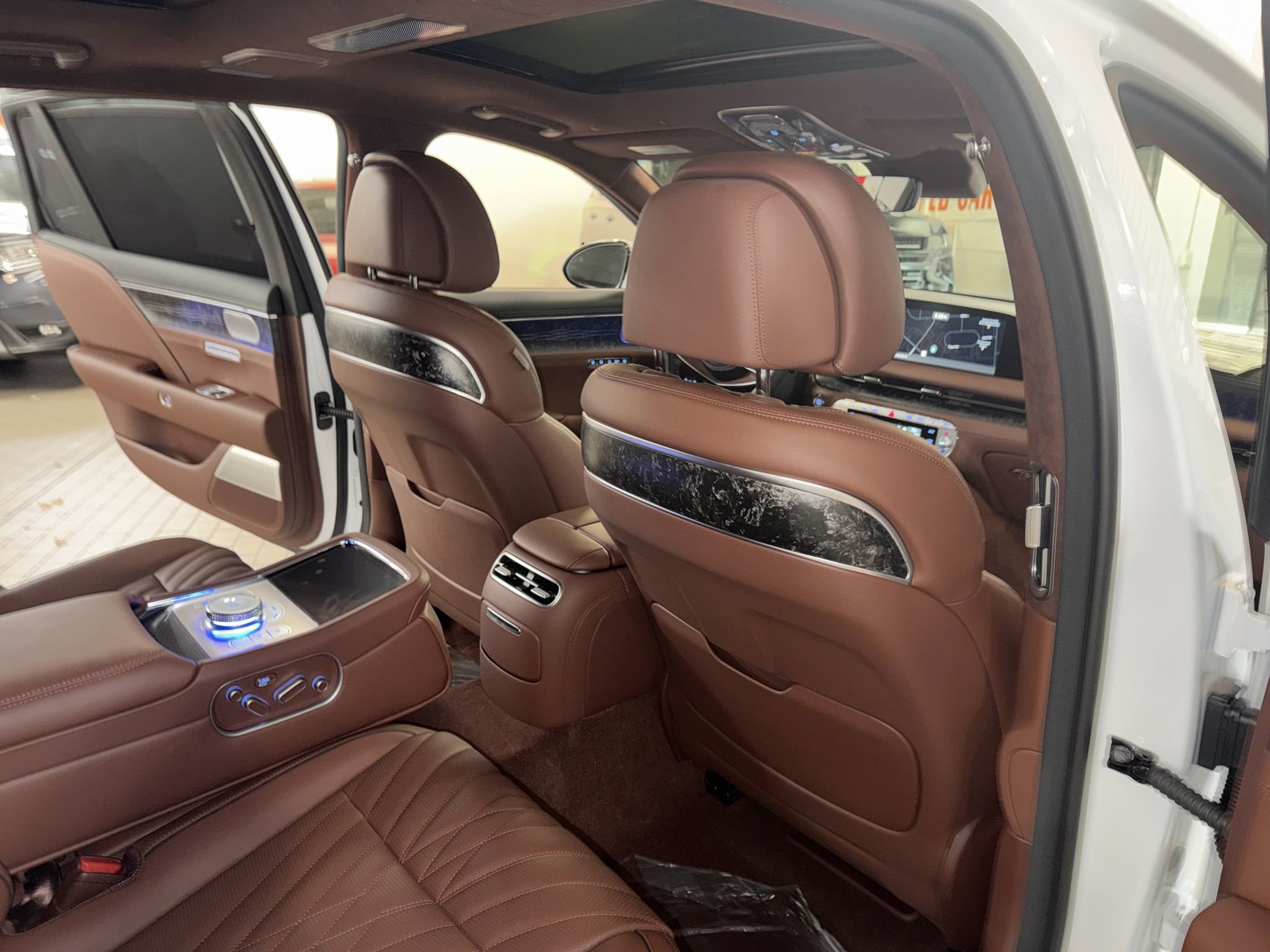 Used 2025 Genesis G90 3.5T image 18