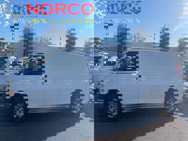 Used 2018 Chevrolet Express 2500 w/ Driver Convenience Package image 10