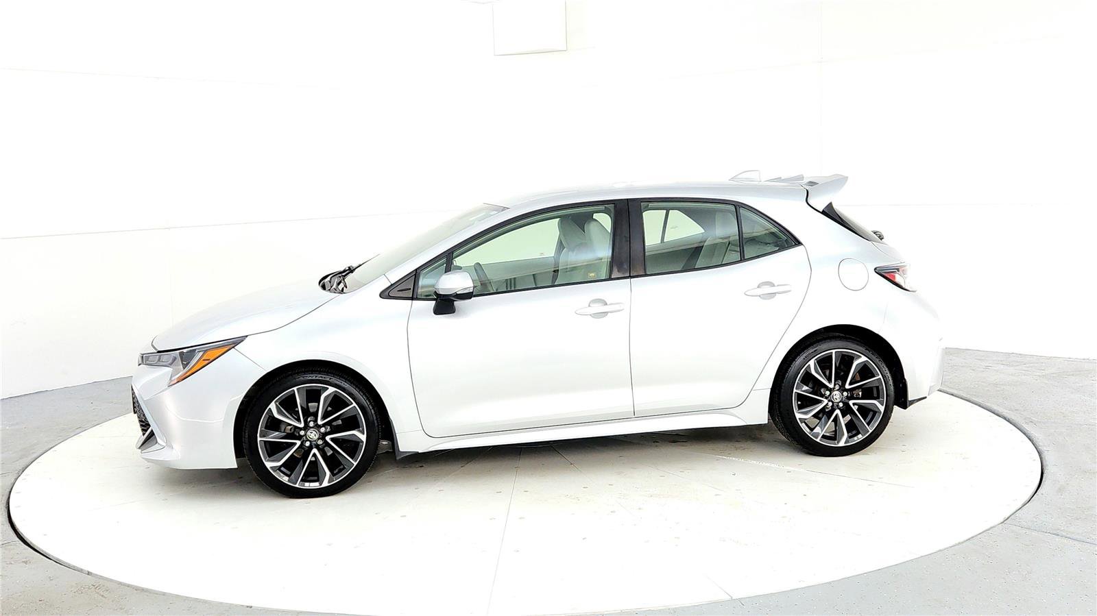 Used 2021 Toyota Corolla XSE image 3