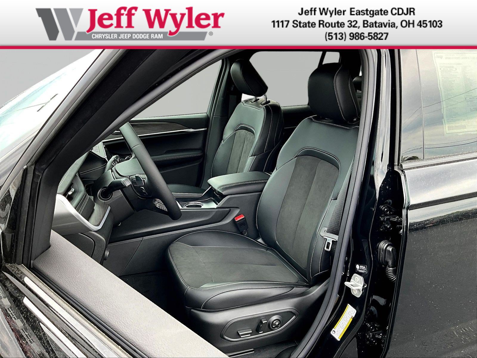 New 2026 Jeep Grand Cherokee Altitude AWD/4WD image 17