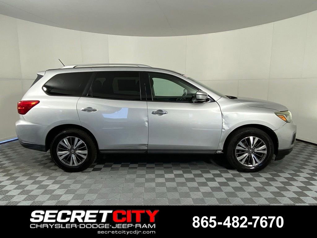 Used 2018 Nissan Pathfinder SV FWD image 8