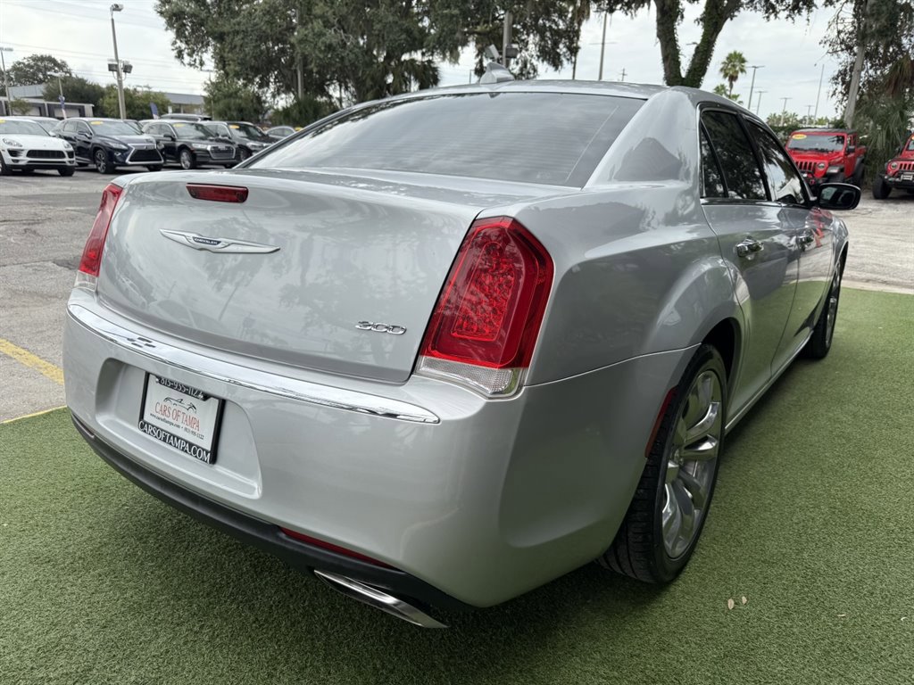 Used 2020 Chrysler 300 Limited image 6