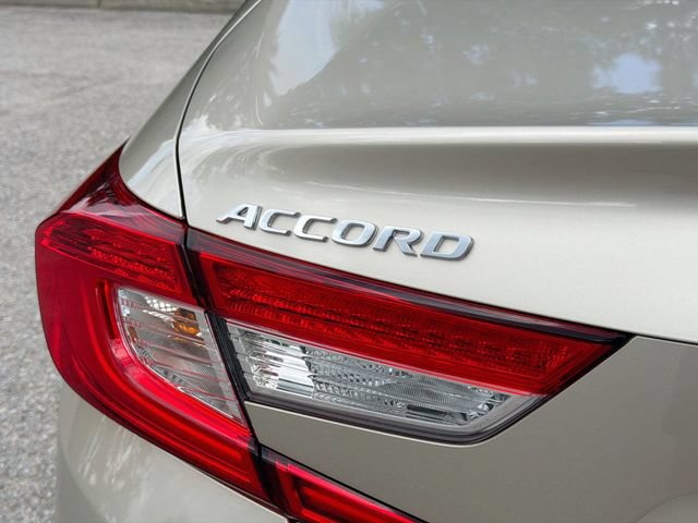 Used 2018 Honda Accord Touring image 11