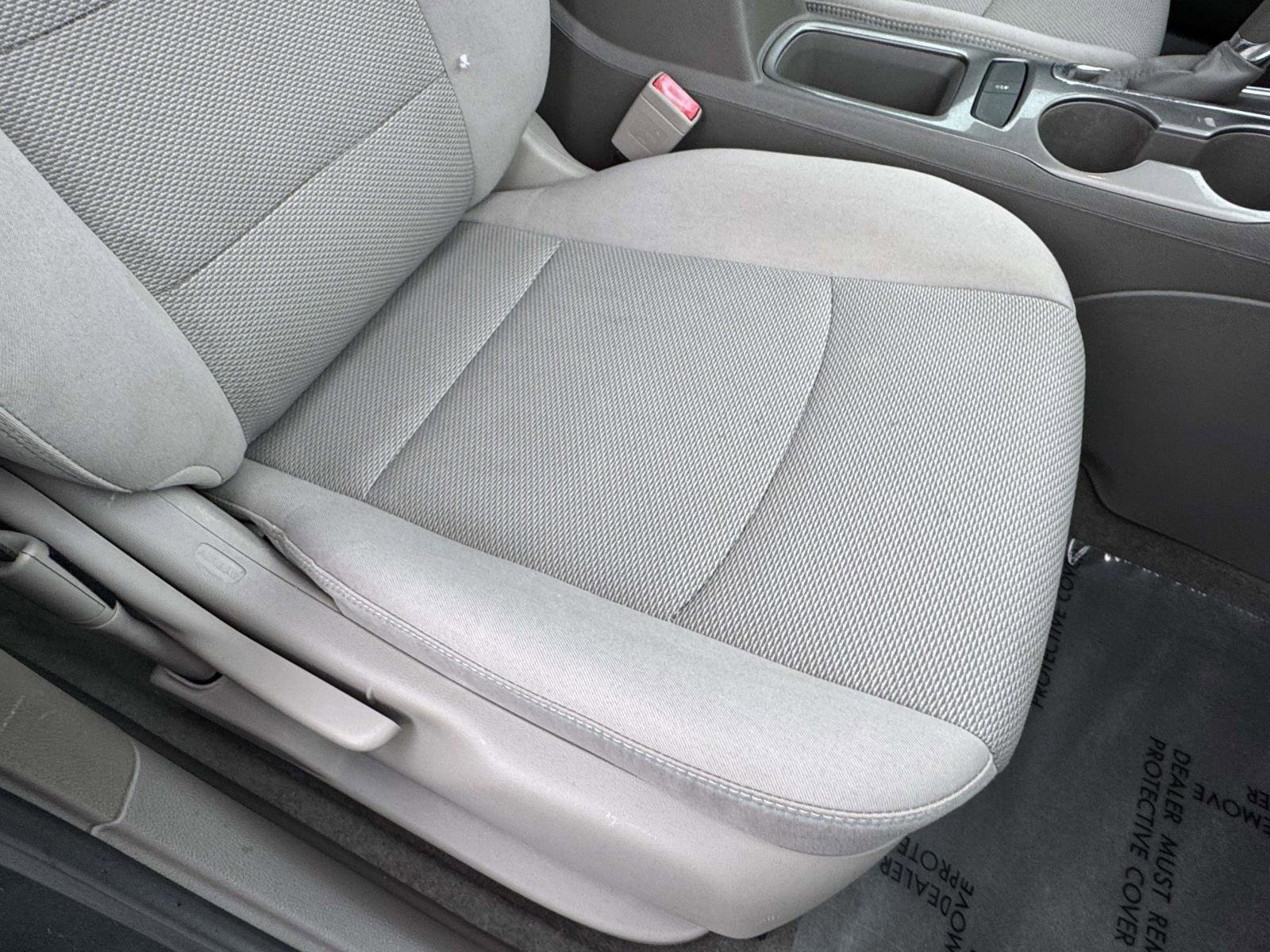 Used 2018 Chevrolet Cruze LT w/ Sun And Sound Package image 10