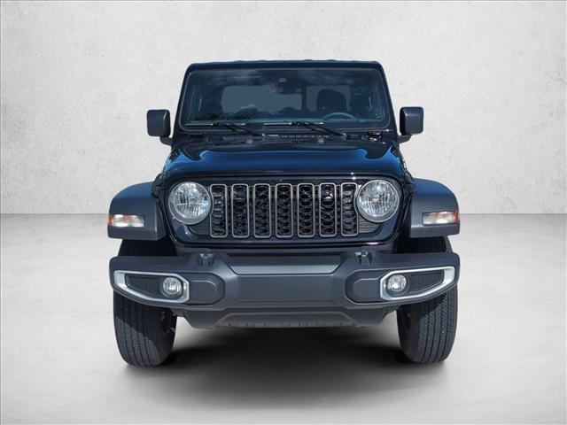 Used 2025 Jeep Gladiator Sport AWD/4WD image 2