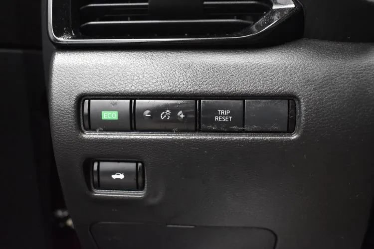 Used 2025 Nissan Sentra SV FWD image 21