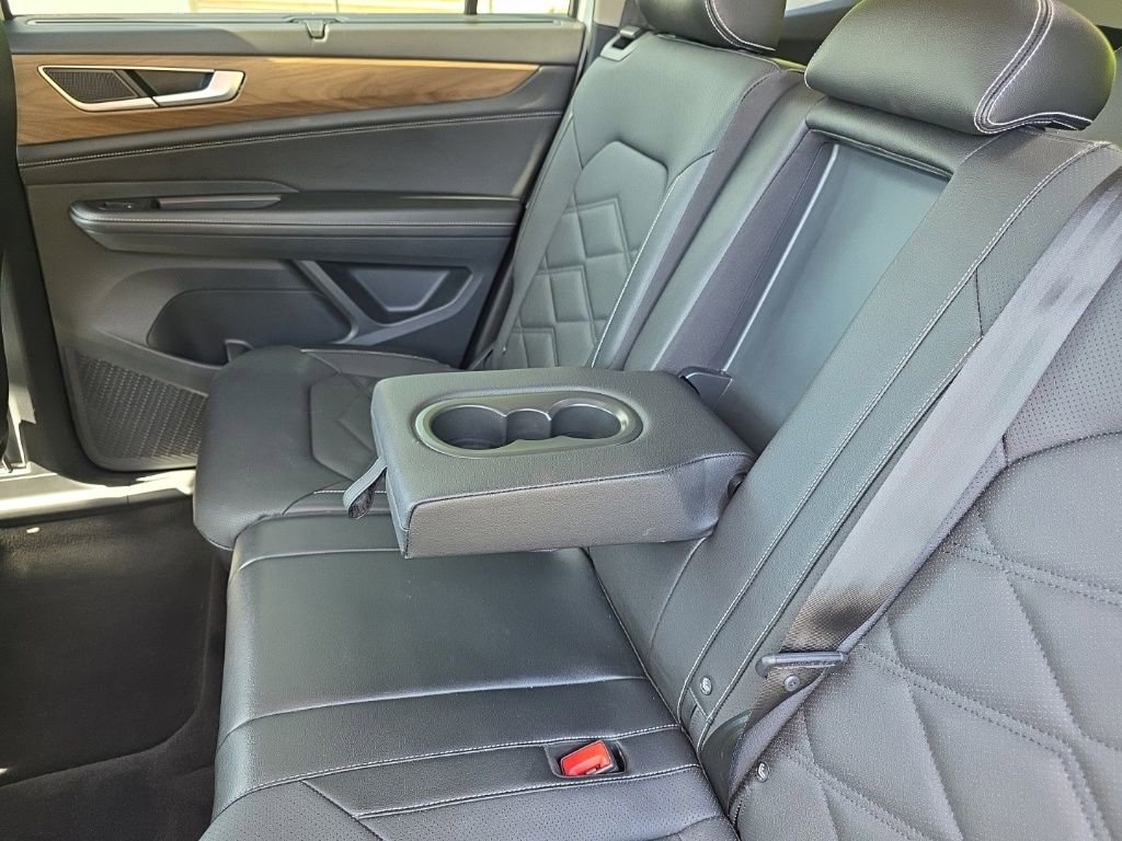 Used 2025 Volkswagen Atlas SE image 19