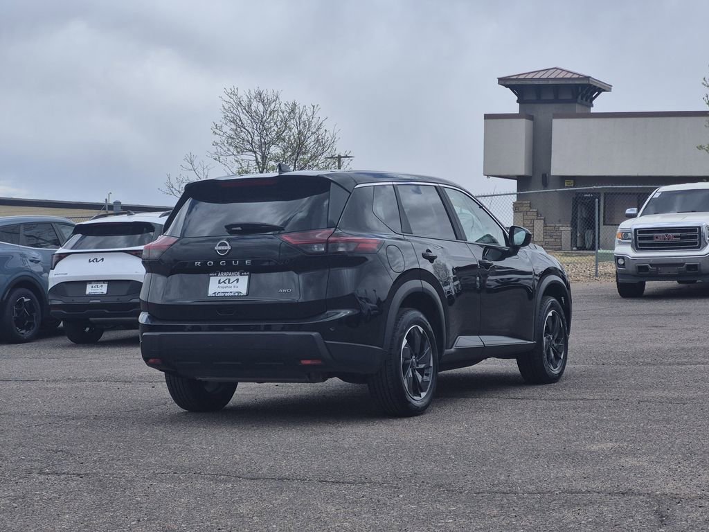 Used 2025 Nissan Rogue SV image 5