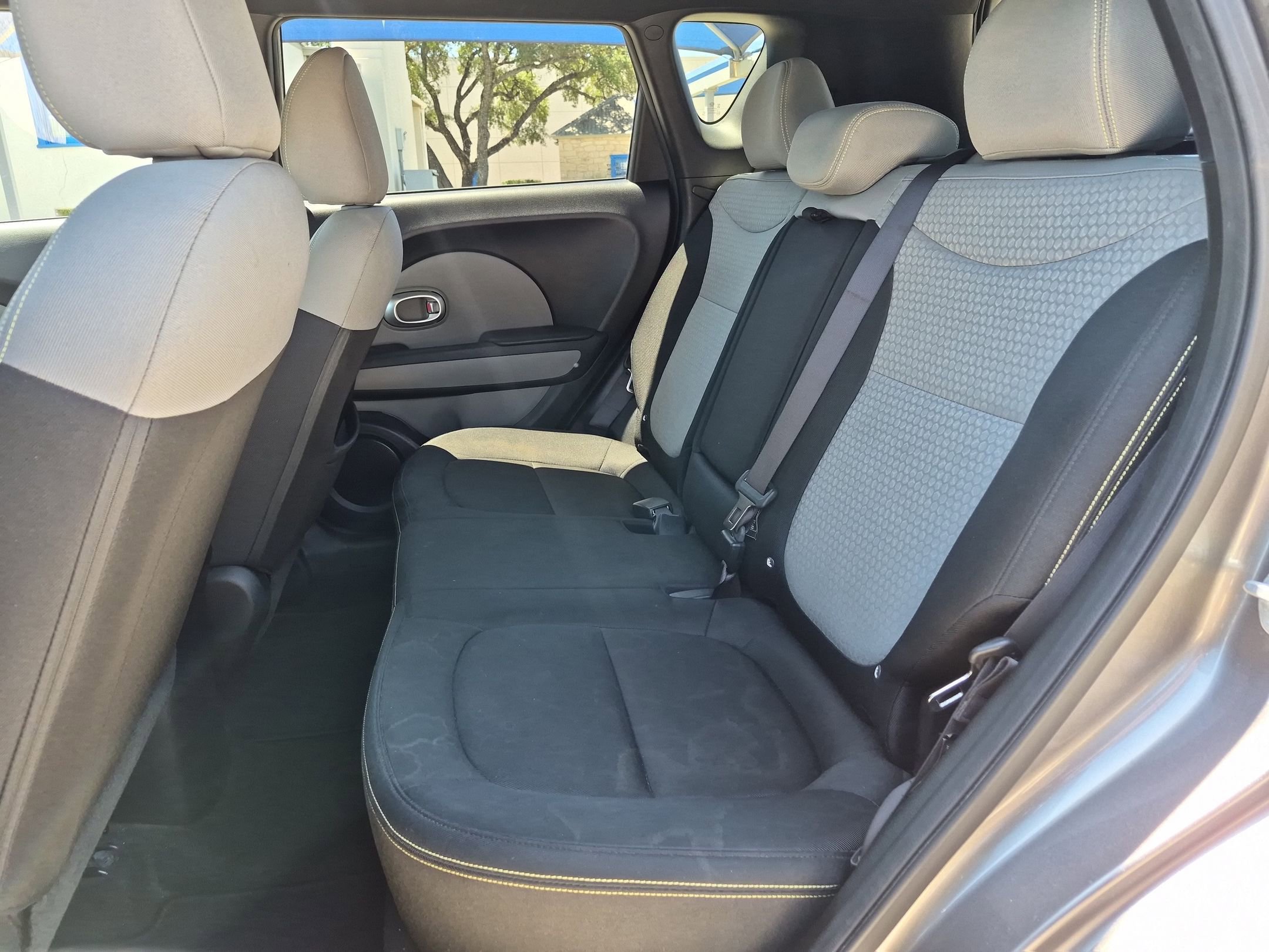 Used 2016 Kia Soul + FWD image 14